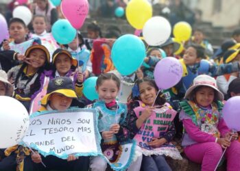 El día de los Niños Peruanos - IEP Césa Vallejo